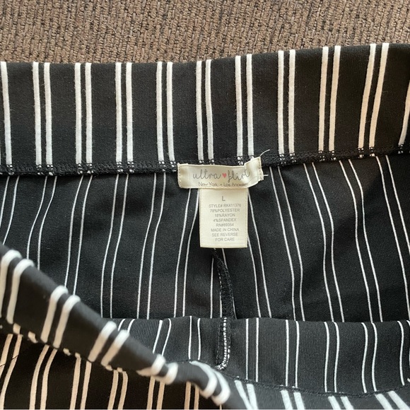 cropped pant with flare leg - Picture 4 of 7